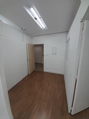 Image 11 - 878839