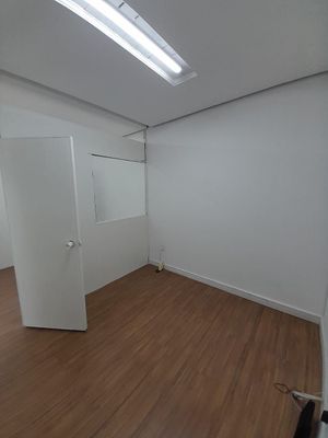 Image 9 - 878839