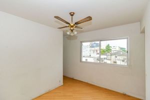 Image 3 - 878880