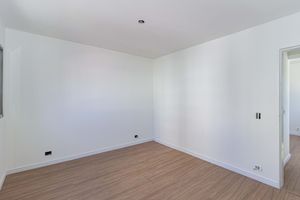 Image 6 - 878880