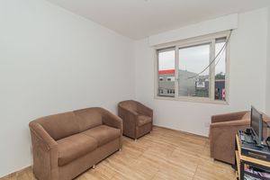 Image 8 - 878900