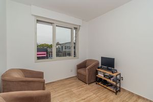 Image 9 - 878900