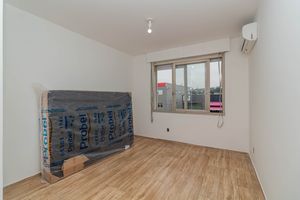Image 13 - 878900