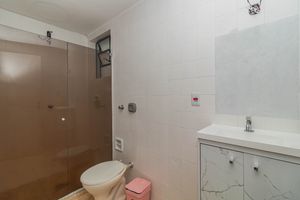 Image 17 - 878900