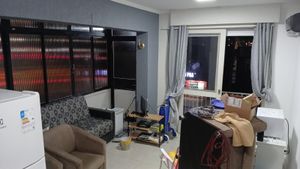 Image 1 - 878900