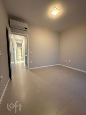 Image 18 - 878901