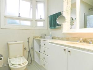 Image 19 - 878910