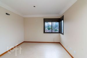 Image 11 - 878911