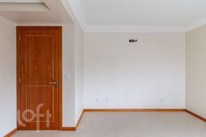 Image 13 - 878911