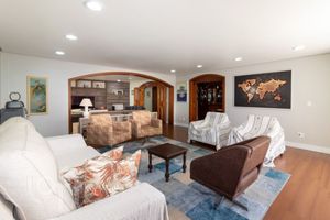 Image 11 - 878913