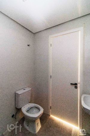 Image 21 - 878915