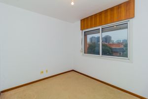 Image 10 - 878926