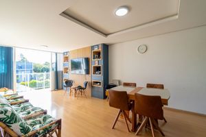 Image 15 - 878957