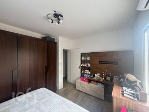 Image 11 - 878960