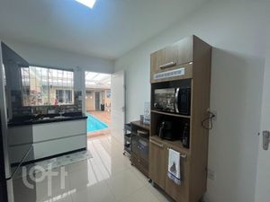 Image 10 - 878960