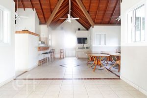 Image 17 - 878975