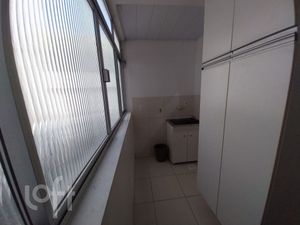 Image 12 - 878981