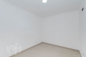 Image 21 - 878982