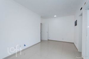 Image 15 - 878982