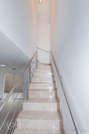 Image 12 - 878982