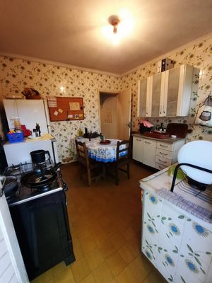 Image 11 - 878987