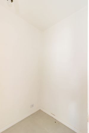 Image 22 - 878988