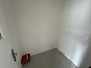 Image 10 - 878988