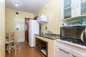 Image 6 - 879005