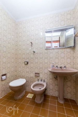 Image 19 - 879005