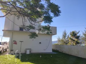 Image 10 - 879006