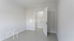 Image 6 - 879011