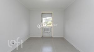 Image 19 - 879011