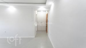 Image 30 - 879011