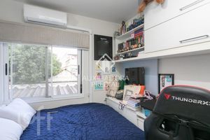 Image 14 - 879012
