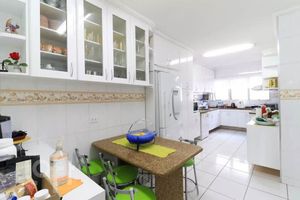 Image 7 - 879015