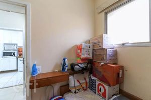 Image 37 - 879015