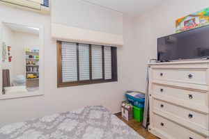Image 17 - 879019