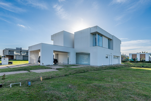 Image 35 - 879026