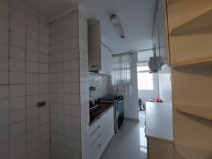 Image 10 - 879032