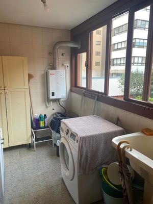 Image 9 - 879063