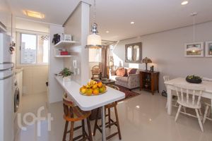 Image 6 - 879078