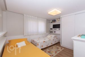 Image 9 - 879078