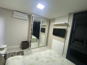 Image 9 - 879085