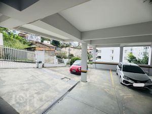 Image 18 - 879111