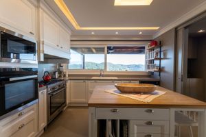 Image 12 - 879142