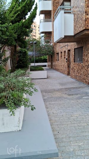 Image 12 - 879145
