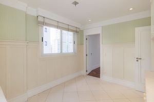 Image 18 - 879146