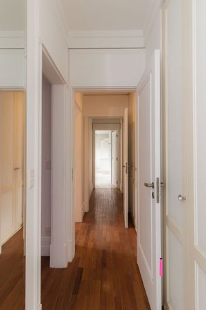 Image 27 - 879146