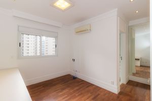 Image 30 - 879146