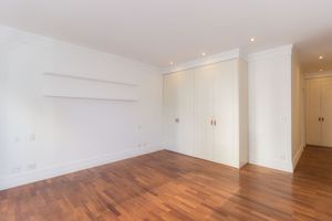 Image 35 - 879146